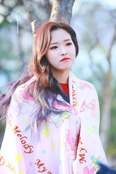 XKHYCCB2dX - #oliviahye #loona 
#koreanka