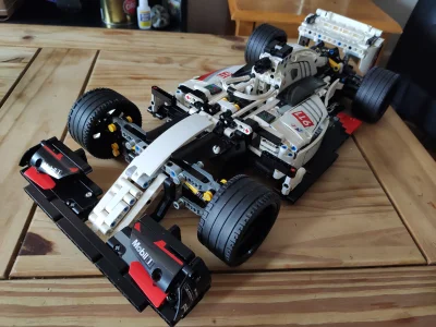 Smythsik - #lego #legotechnic

PORSCHE 911 RSR (42096) przerobiony na MOC bolida F1...