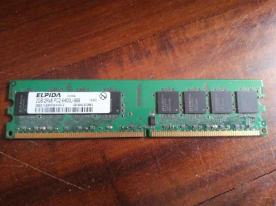 uirapuru - Ma ktoś odsprzedać dwie kości RAM 2GB DDR2 bodajże? Coś takiego jak na obr...