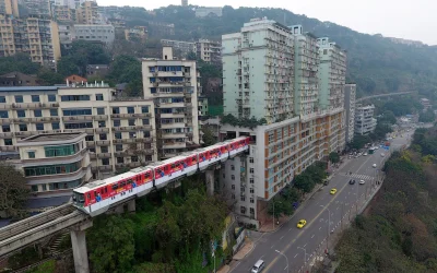 Rzeszowiak2 - W Chinach budują tory kolejowe przechodzące przez bloki mieszkalne,więc...