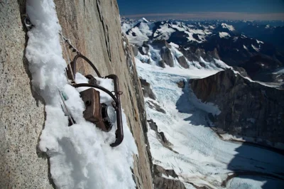 szon - @eazy-e kiedyś na Cerro Torre wciągali kompresor. Wisi do dziś