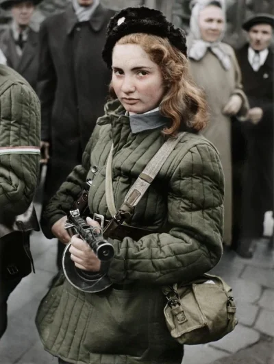 sropo - Węgierska 15 latka podczas powstania na Węgrzech w 1956 roku
_______________...