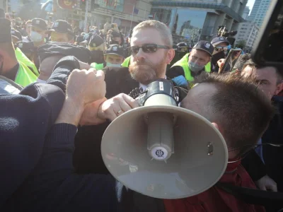 wojtas_mks - Czym się różni chad Braun od virgina Burego przy agresji policji? 

Vi...