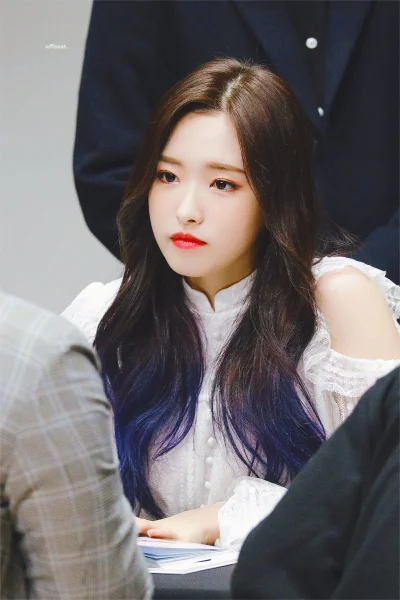 XKHYCCB2dX - #oliviahye #loona
#koreanka