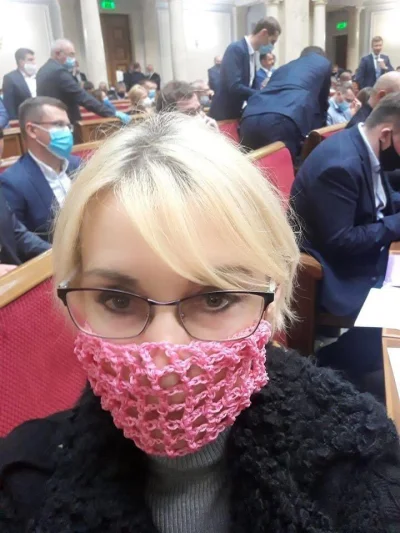 yosemitesam - #Ukraina #koronawirus
Deputowana w maseczce...