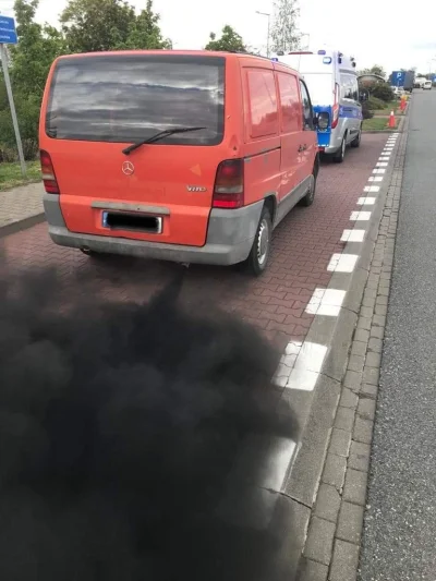 czteroch - Diesel musi dymić
#policja
#motoryzacja
#mercedes