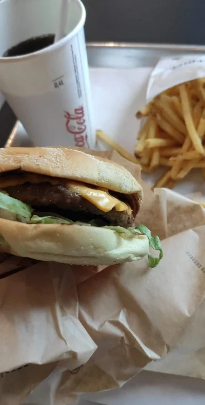 ButtHurtAlert - Pierwsza popandemiczna uczta odbyta

#jedzzwykopem #jedzenie #burger ...