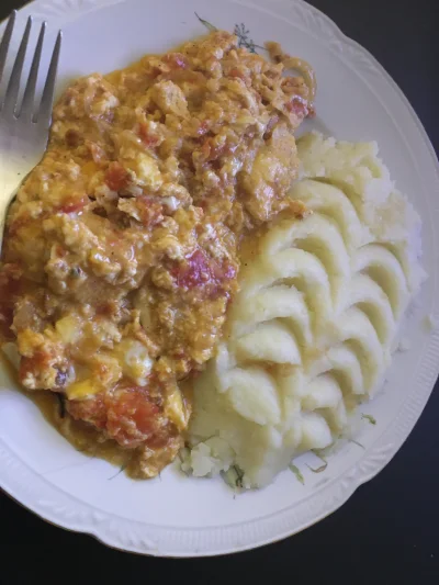 Blezio2 - Jajecznica z ziemniakami na kolacje, mniam. #gotujzwykopem #foodporn