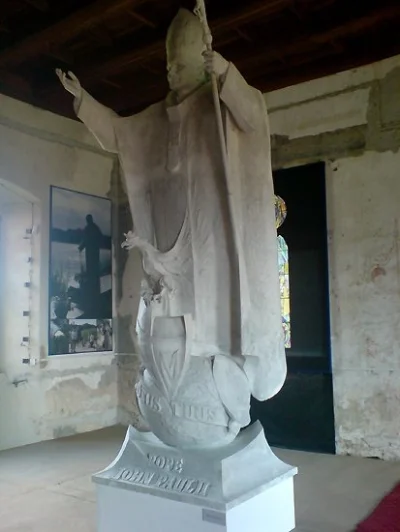 Gondola - @saakaszi: Jan Paweł II z ptakiem na wierzchu, nie pierwszy taki pomnik