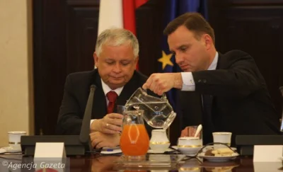 WaveCreator - Na wiecu Partii Kaczyński przemawia do ludzi:
- W jakim kraju media pu...