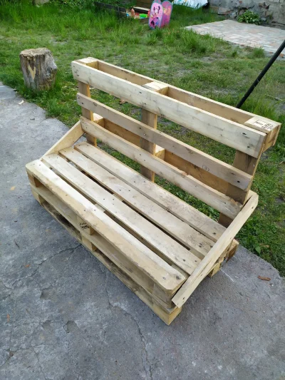 wesix - Ładne zrobiłem sobie ławki na ogródek? Palety przemysłowe, wkręty i 3h pracy....