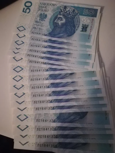 Biedron - Cześć Mireczki. 

Takie (prawie) po kolei ponumerowane banknoty to coś wart...