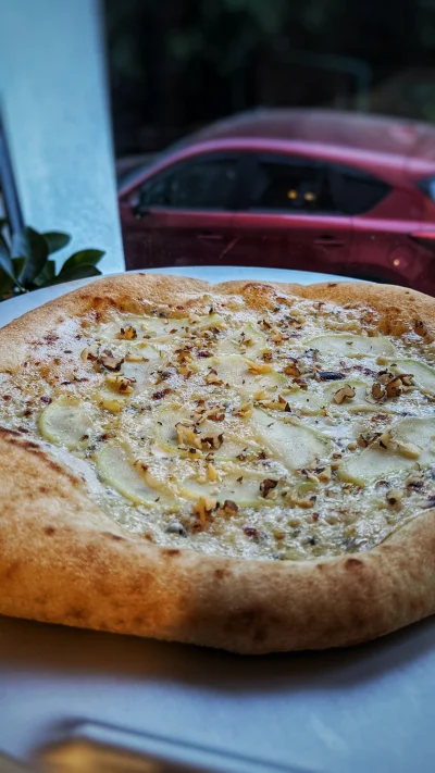 onionhero - Taka pizza na kolację.

Biały sos na bazie gorgonzoli i śmietany 30' + gr...