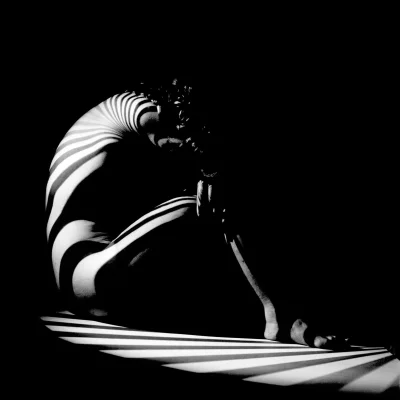 Hoverion - fot. Werner Bischof 1916-1954 
Zebra woman, 1942
#fotografia #zdjecia #c...