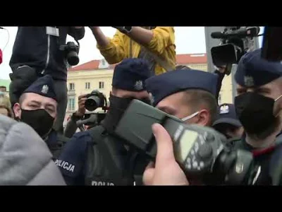 ViiV01234 - Milicjanci jak zwykle kłamią, 1:29:46 moment zatrzymania XD widać jak roz...