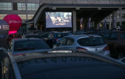 przemonik - @Tekel: tymczasem kino samochodowe w Krakowie XD
