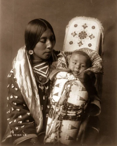 starnak - An Apsaroke Mother And Child, 1908