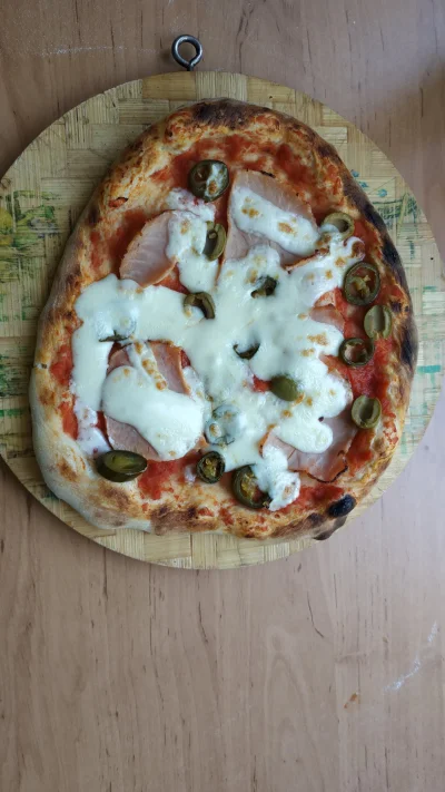 Dipolarny - Dobrze, że kanciasta smakuje tam samo jak okrągła xd
#pizza #gotujzwykope...