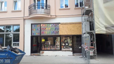 wiedzrun - Dzisiaj na wrocławskiej w Poznaniu zrobiłem zdjęcie sklepu z "suwakiem". F...