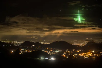 WuDwaKa - Pięknie wyglądający spadający meteor ʕ•ᴥ•ʔ

#astronomia #indie #zdjecia #...
