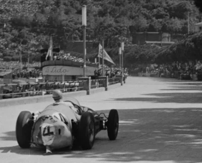 jaxonxst - Grand Prix Monako 1955. Uszkodzony po spinie bolid Louisa Rosier z Maserat...