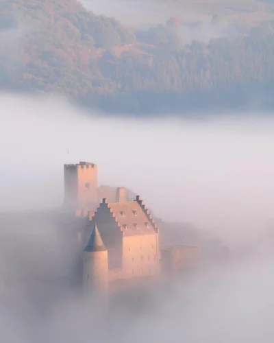 Pani_Asia - Bourscheid Castle, Luxembourg

#zameknadzis #zamek #podroze #earthporn ...