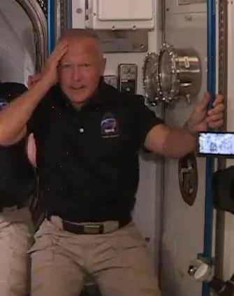 Velsey - Amerykański astronauta po pierwszym kieliszku ruskiego samogonu. 

#spacex