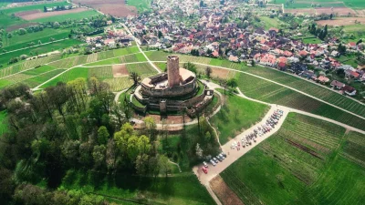 Wenne - Ruiny zamku z 1109 roku.
#fotografia #drony #zamki
Autor @prettyhotprogramm...