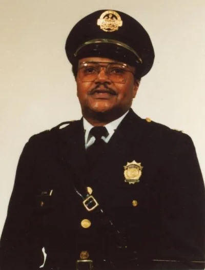 jannar24 - JUSTICE FOR DAVID DORN 77-letni emerytowany policjant z St. Louis ochrania...