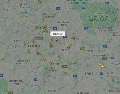 chosenon3 - Co tak dużo małych samolotów lata nad Czechami? Czy to może drony jakieś?...
