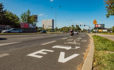 wnocy - @ArekJ: o, tu fajnie widać jak te buspasy wyglądają :D Dla motocyklisty, taka...