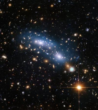 Fake_R - 1. Nowe badanie sugeruje, że pierwsze galaktyki powstały wcześniej niż sądzo...