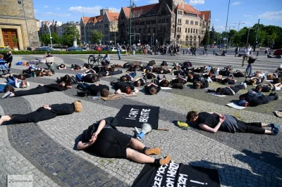 moooka - @asd23434asd: Wczoraj w proteście leżeli na placu w Poznaniu. ¯\\(ツ)\/¯