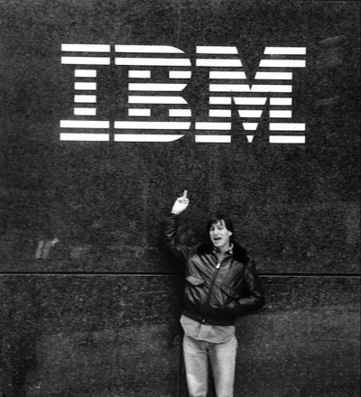 misiaczkiewicz - Młody Steve Jobs pokazuje środkowy palec marce IBM (1983 r.)
#histor...