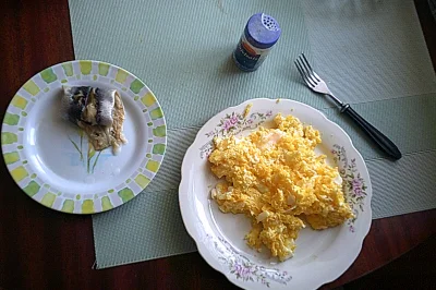 anonymous_derp - Dzisiejsze śniadanie: Jajecznica z 5 jaj na maśle, #marynowanyfilets...