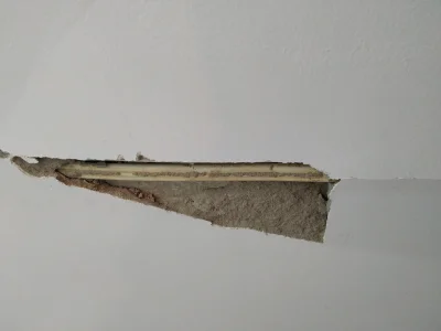 Wypok_spoko - #budownictwo
Czy tak odpadający gips że ściany mógł być spowodowany źle...