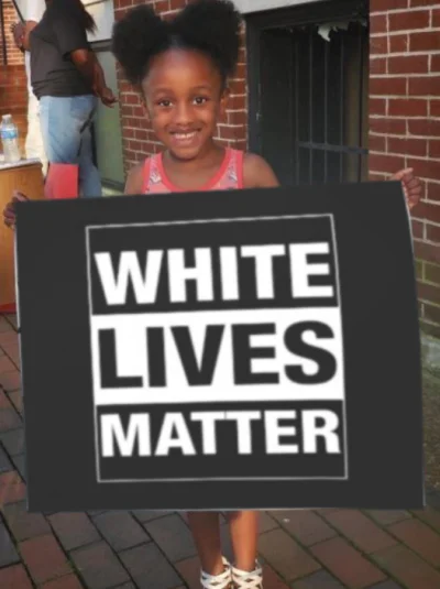 j.....y - Mała dziewczynka solidaryzuje się z białymi policjantami zabitymi przez cza...