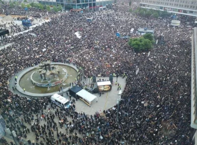 Wanzey - Thousands protesting at Berlin's Alexanderplatz. Piękny widok (｡◕‿‿◕｡)
#neu...