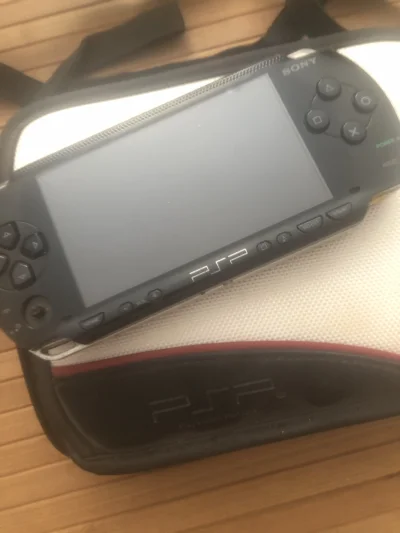 cr_7 - #psp #konsole #sony 
Pamiętacie PSP XD ? Znalazłem gdzies w szafce i aż się pr...