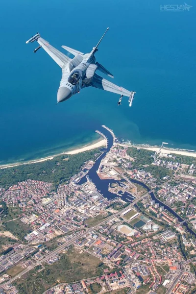tomy86 - #lotnictwo #aircraftboners #kolobrzeg #morze