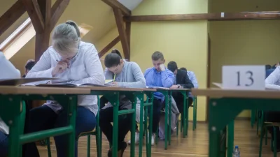 jmuhha - Czy waszym zdaniem kandydaci na studia lekarskie powinni oprócz wyników matu...