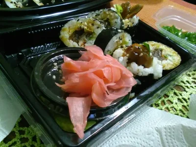 Borealny - Wczoraj siostra zamówiła zestaw sushi i było w nim takie różowe coś. Mama ...