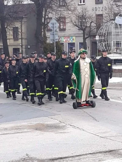 ein-abychon - I powiedział do niego Sauron "Stwórz mi armię godną Torunia"