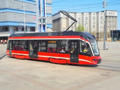 Ikarus_260 - Ciekawe w nowych tramwajach od Moderusa, które od dzisiaj wchodzą na Gór...