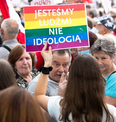 dziaru - W Polsce nie ma żadnej homofobii a LGBT to jest ideologia a nie ludzie. Gors...