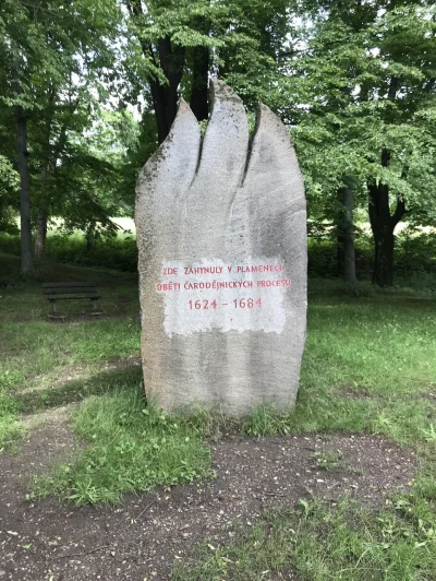 binuska - Pomnik ku pamięci ofiar ludobójstwa śląskich kobiet popełnionego przez kato...