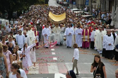 MichalLachim - > ja widzę jednak różnice. Samemu ktoś błaga Boga o coś. Robi to sam i...