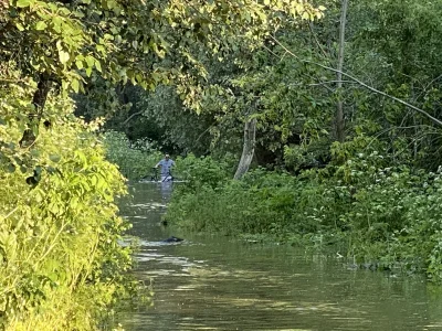 Menik - Ścieżki nad Wisłą zalane, ale dla najwytrwalszych to żadna przeszkoda w pójśc...