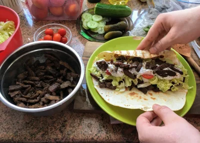 Zwiadowca_Historii - Domowy kebab w tortilli [;

#gotujzwykopem #gotowanie #foodpor...
