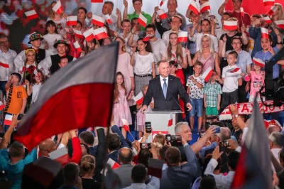 tylko_prawda - Tutaj już nie trzeba było odstępu dwóch metrów i maseczek? Robią z lud...